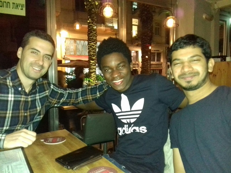Espoir in a bar in Haifa with Irfan and Juan Carlos...